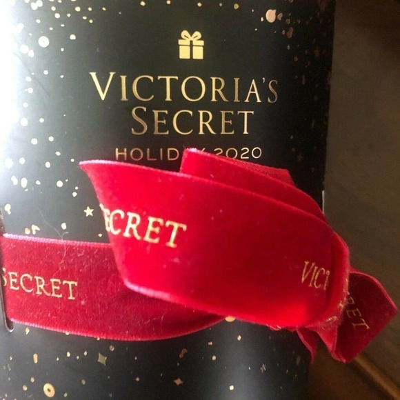 Victoria Secret Woman's Holiday 2020 Pink Plush Plaid Fringe Scarf 208X3… - Picture 8 of 8